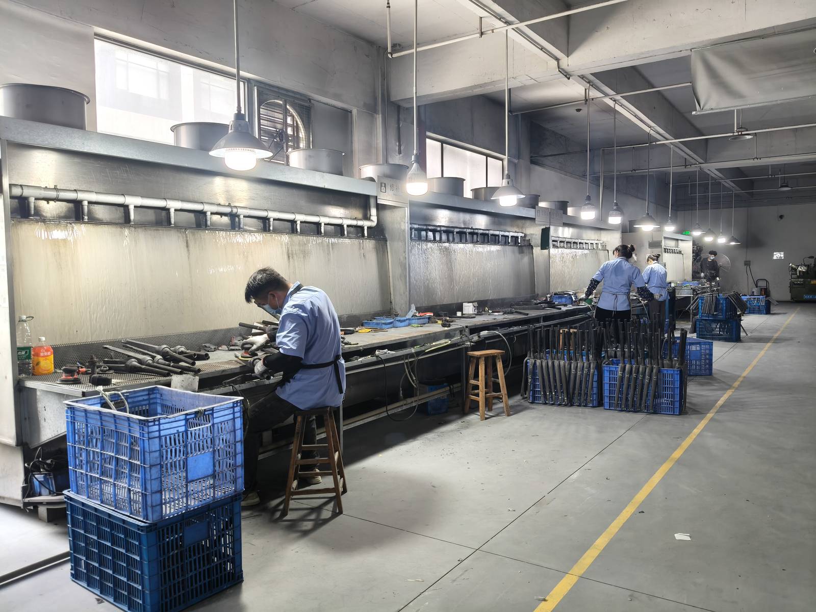 HT Carbon carbon frame finishing and sanding room